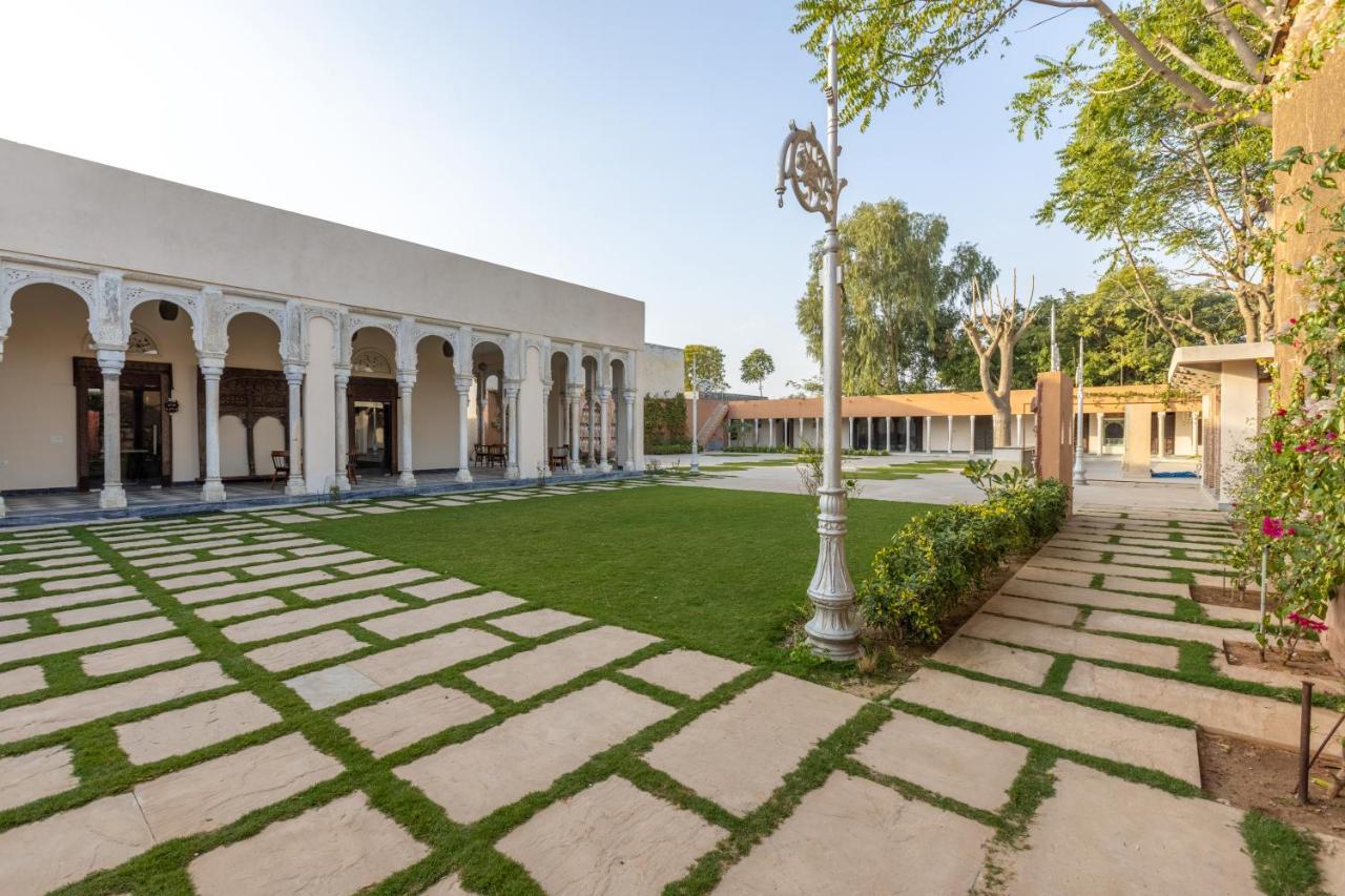 Vivaana Culture Hotel Mandāwa Esterno foto